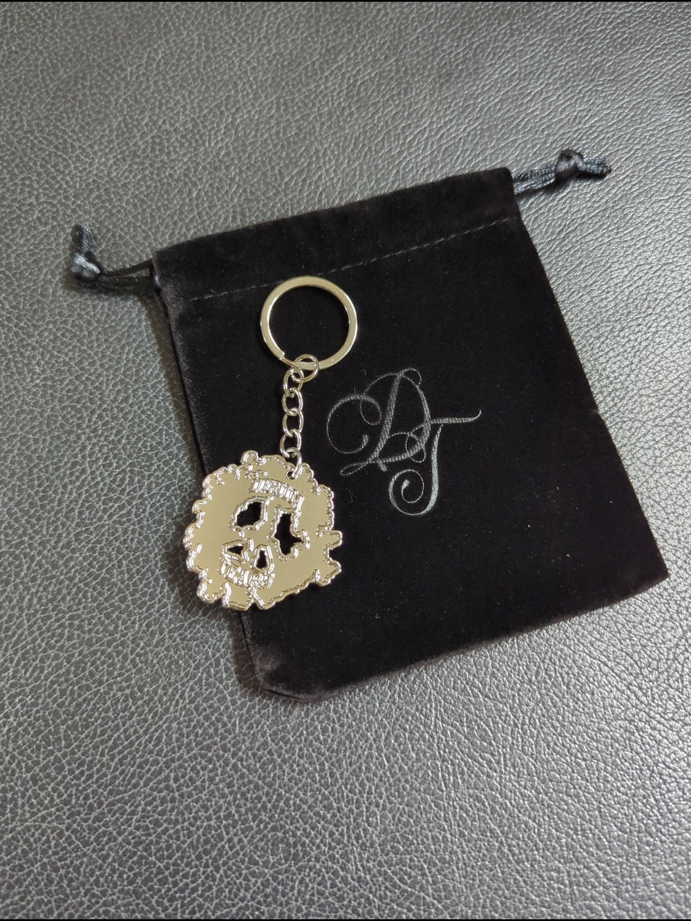(New) Denim Tears FW25 Peace Wreath Metal Keychain